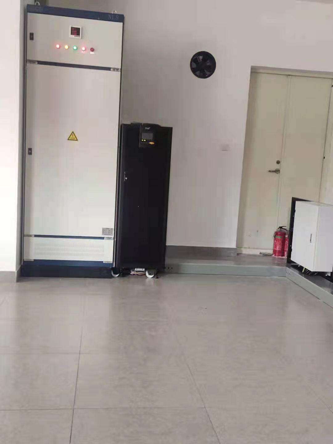 重庆实验中学UPS电源安装案例